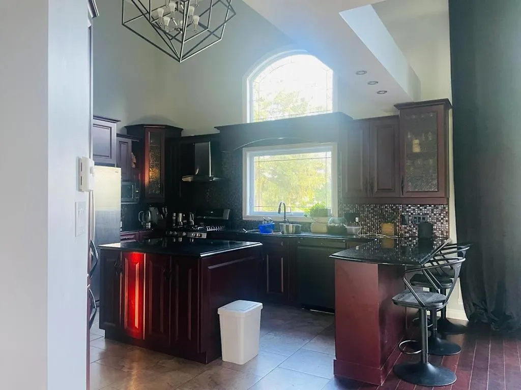 Lakefront House 25 Minutes From Downtown Ottawa-Gatineau